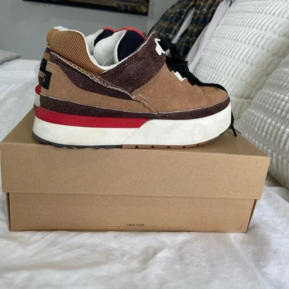 UGG Unisex Adult Goldencush Sneaker (Women’s Size 8) - Picture 3 of 5